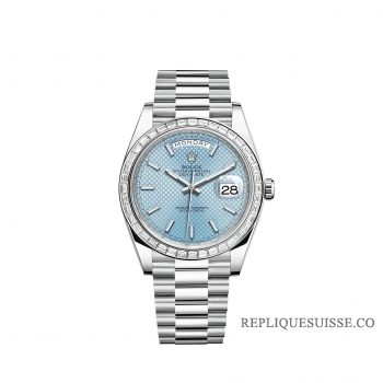 Rolex Day-Date 40 Platine cadran bleu a motif diagonal lunette sertie de diamants